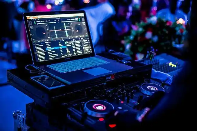 How Corporate Event Djs Can Help Your Business Grow